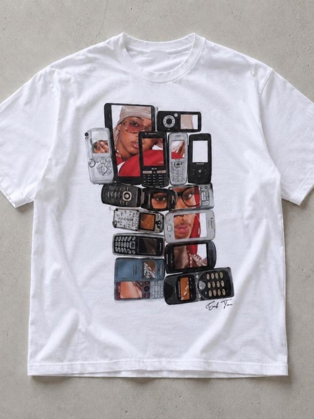 White Vintage Cell Phone Graphic T-Shirt, Retro Tech Vibe To Casual Outfits